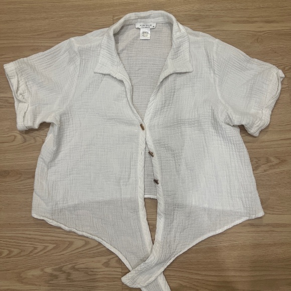 white summer top - Picture 1 of 1